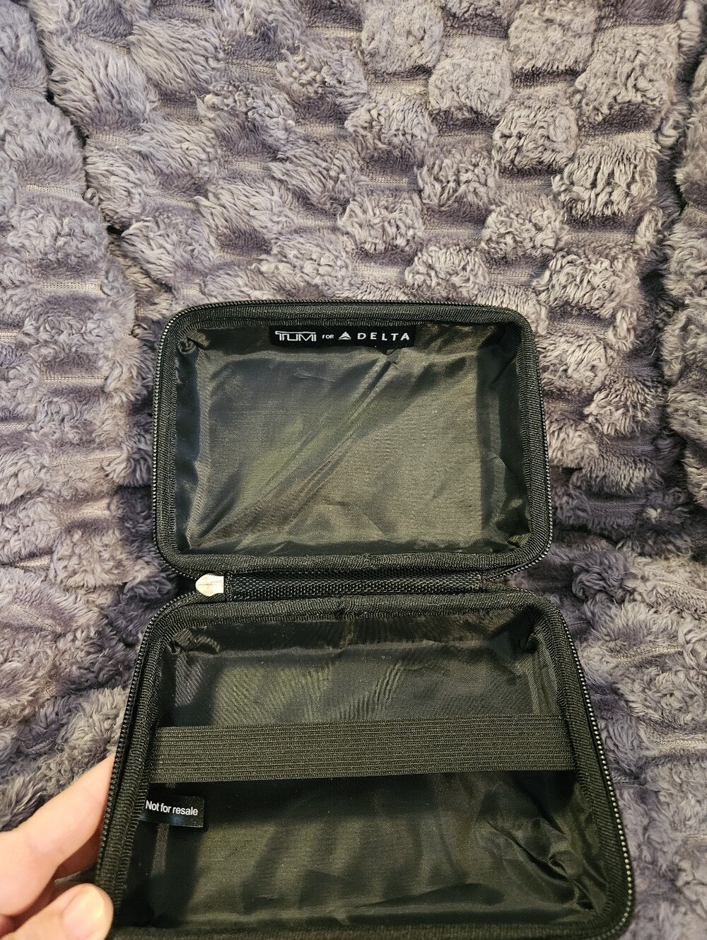 TUMI For Delta Silver Gray Hard Shell Cosmetic Case - Picture 5 of 6